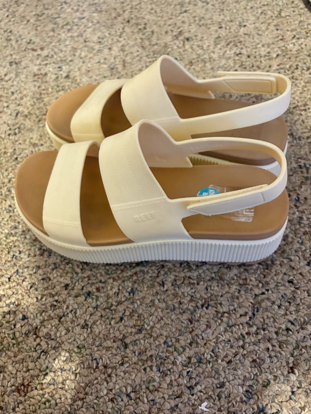 Reef Women’s Cream Platform Slingback Sandals - Picture 3 of 4